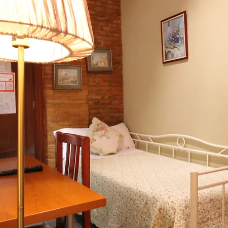 هوستال أورليانز 2* برشلونة